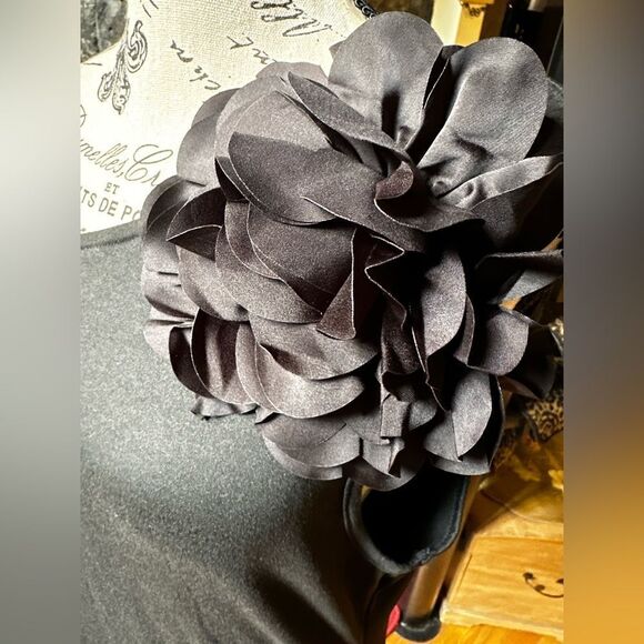 Elegant Black One-Shoulder Top  with Floral Accent - Picture 3 of 8